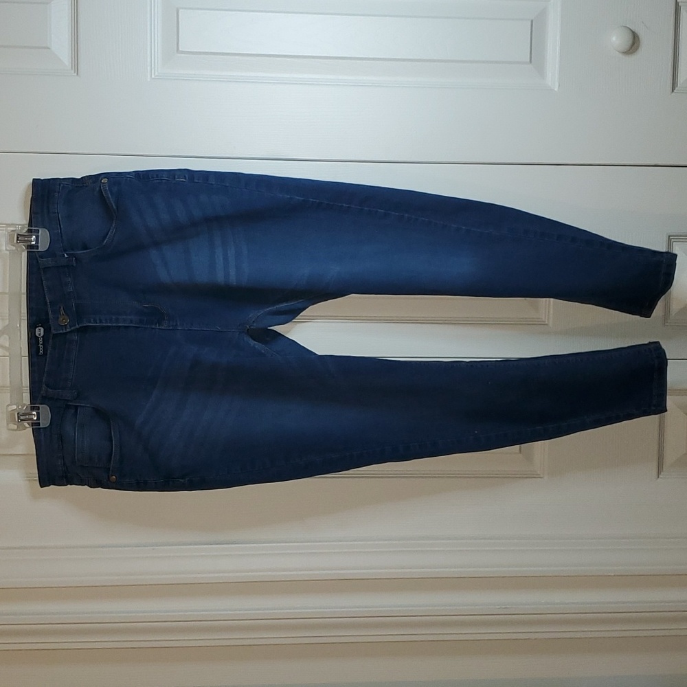 Boohoo Plus Size medium wash skinny jeans-16